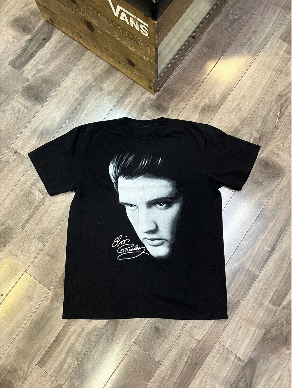 Elvis Presley Portrait Graphic Tee – Black (Large)